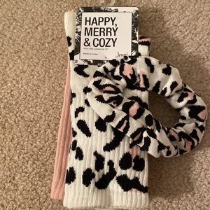Cozy Socks and Scrunchies Set‼️ 🧦